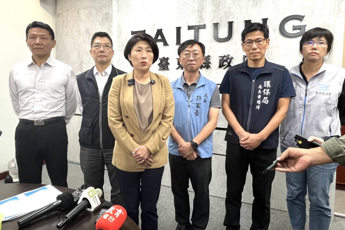 臺東縣長饒慶鈴率農業處及相關局處啟動跨局處聯防機制，將自主延長禁運時程至11月26日，禁止外縣市豬隻進入臺東肉品市場拍賣屠宰，守護畜牧產業安全與民眾健康。