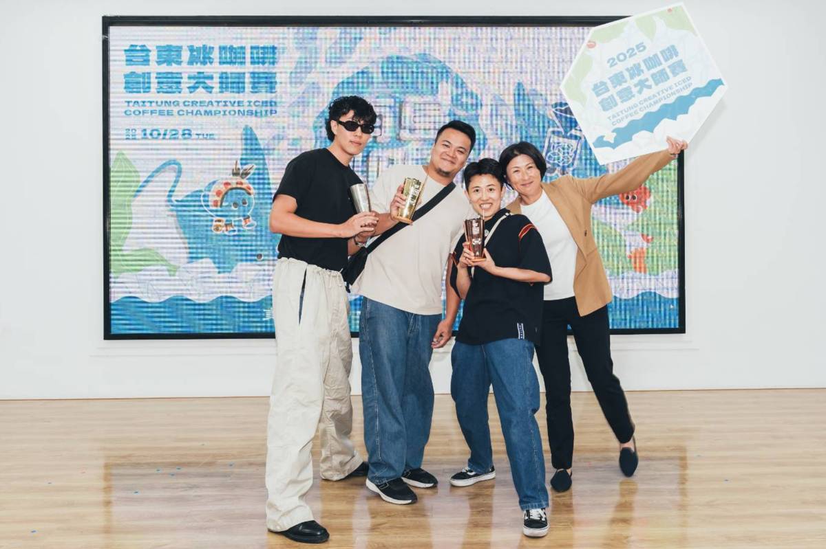 饒慶鈴縣長和前三名得主合照