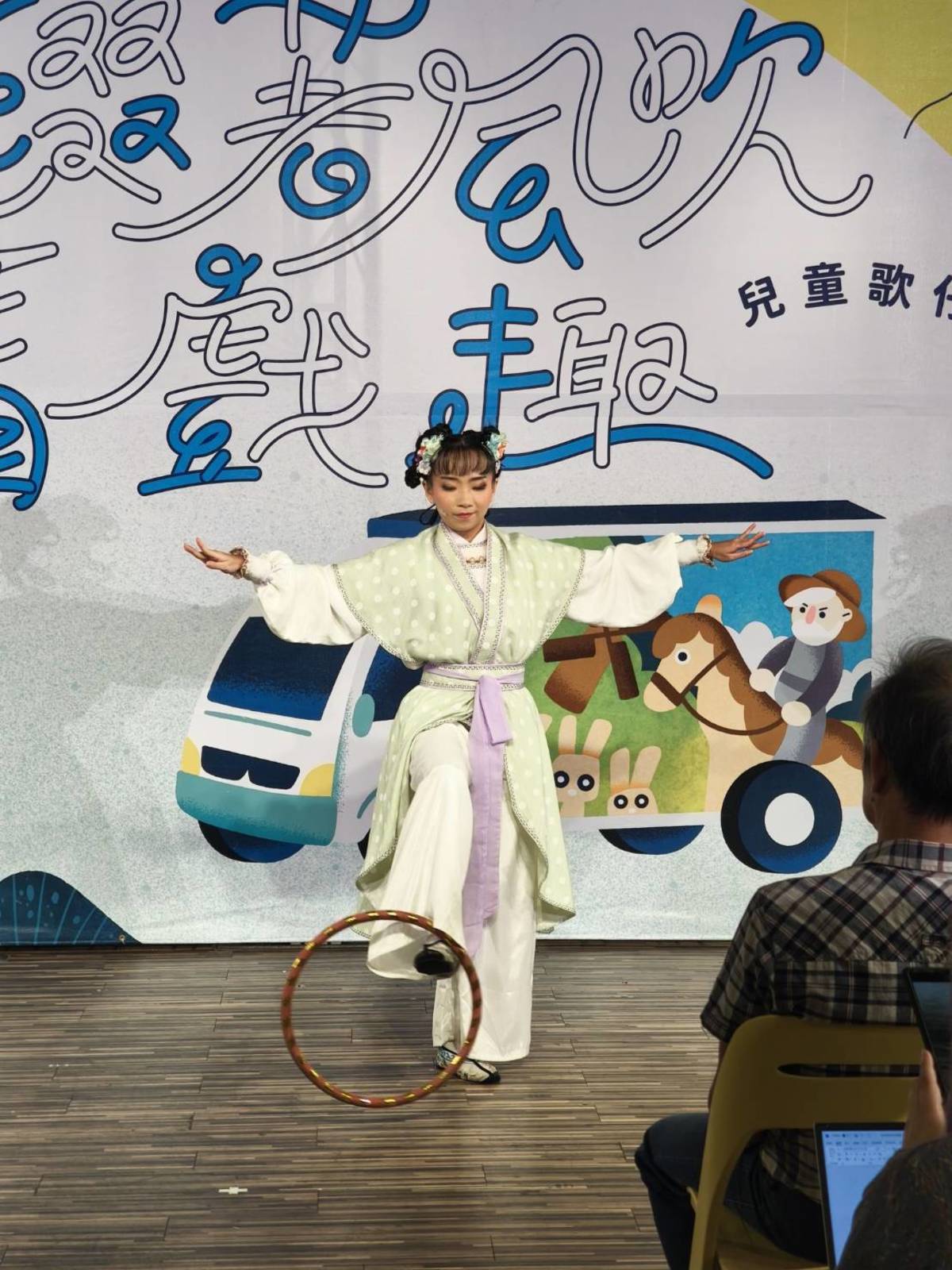 唐美雲歌仔戲團表演。