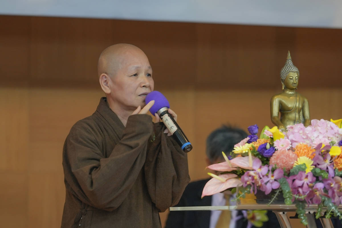 華梵大學董事長悟觀法師致詞。(華梵大學提供)