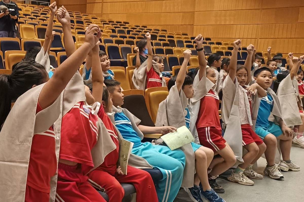 《劇場放大鏡》體驗活動不僅開拓了眼界，也讓孩子們在過程中，更加認識了舞臺與幕後人員的專業，有獎徵答時，每個人都爭著搶答。