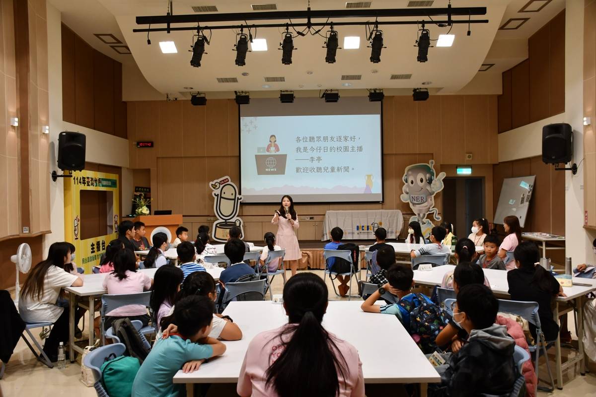 臺中市本土語文指導員李亭擔任臺灣台語講師