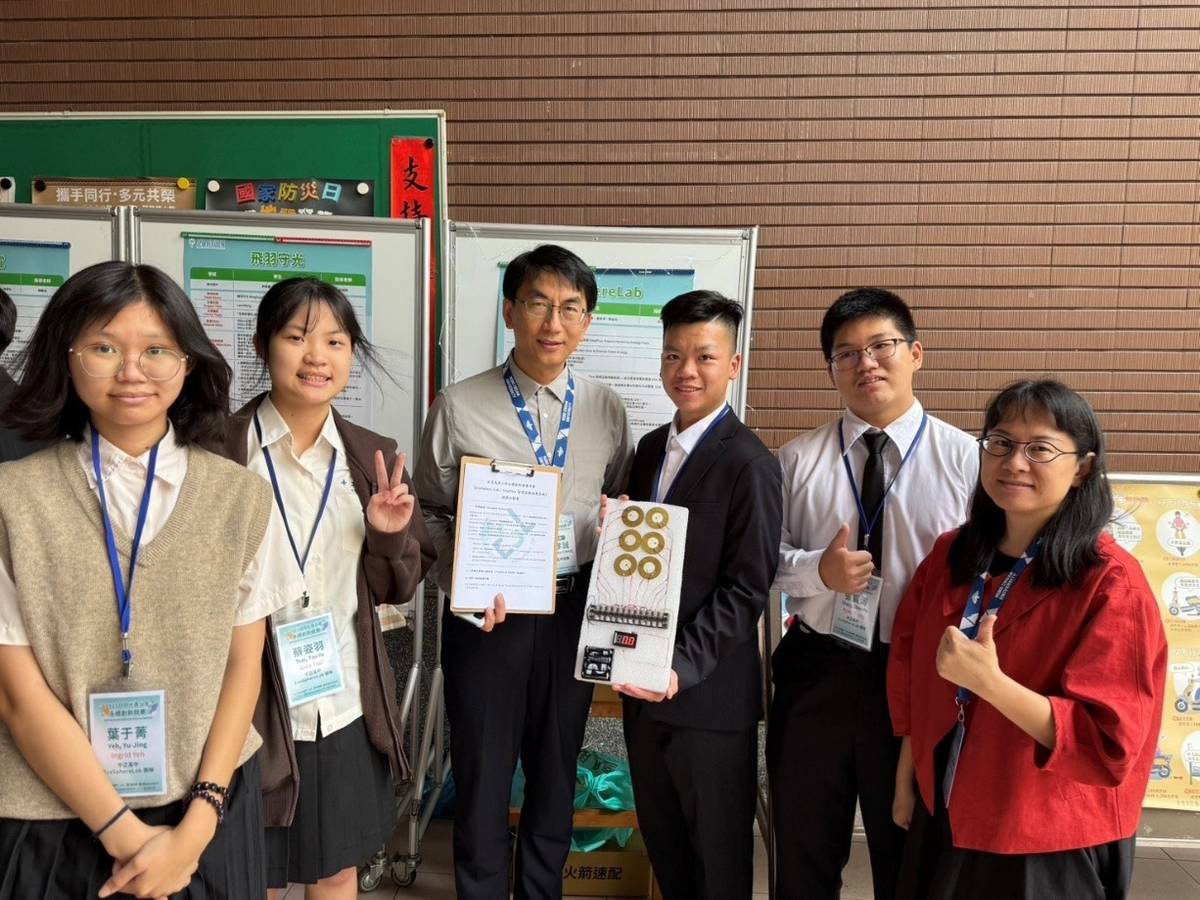 獲獎團隊成員利用線上會議或是課後進行討論和協作
