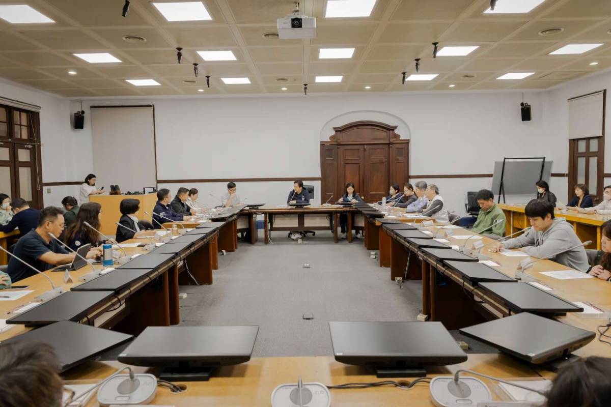 新竹市政府召開114年度校園安全聯繫會議，研商校園安全處理機制與重大校園事件的緊急應變措施。（新竹市政府提供）