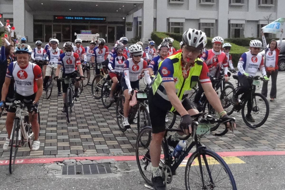 不倒騎士們從花蓮衛生局繼續出發