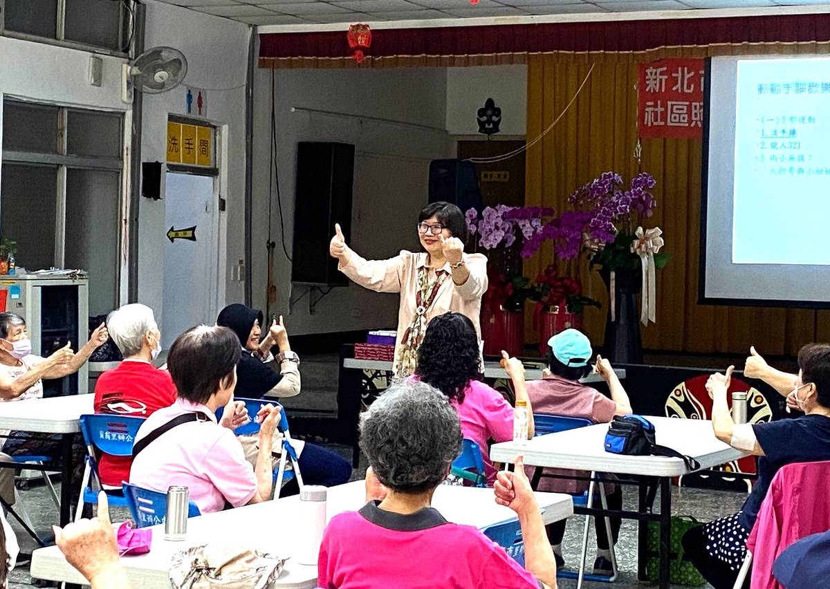 張月玲進入在地社區向長者推廣家庭教育