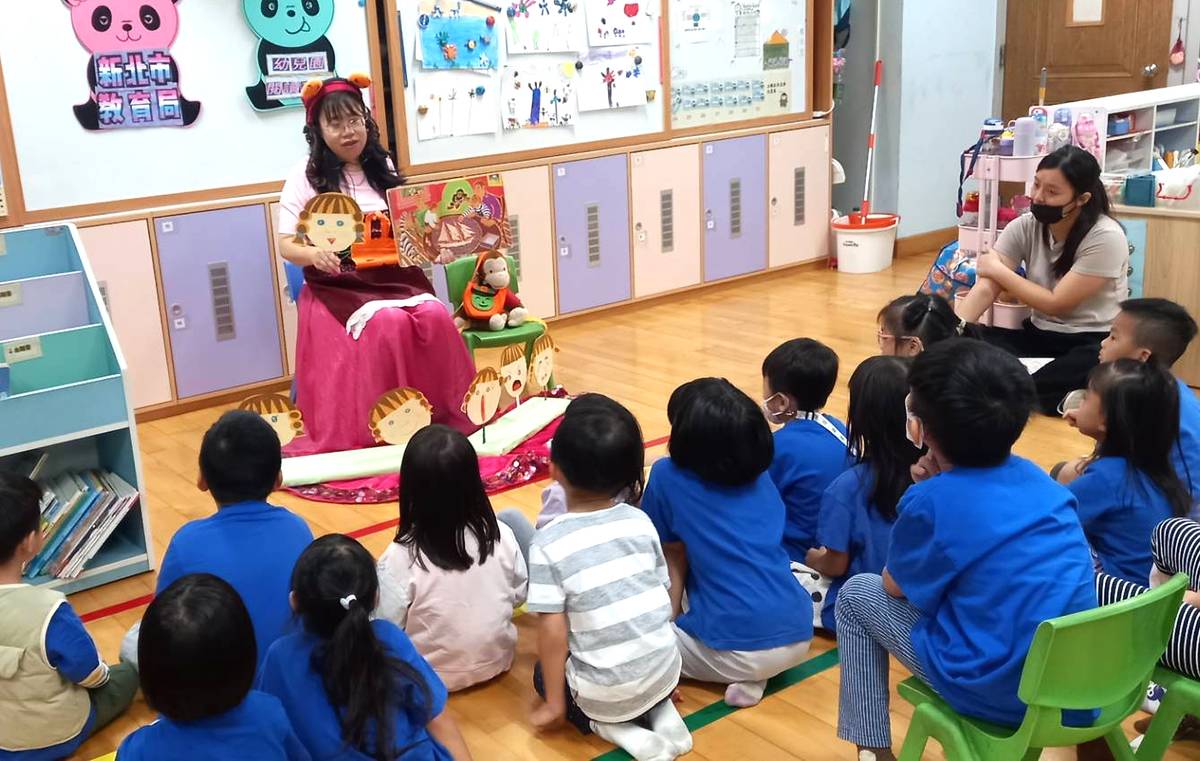 張雯娟志工入班利用繪本推廣家庭教育