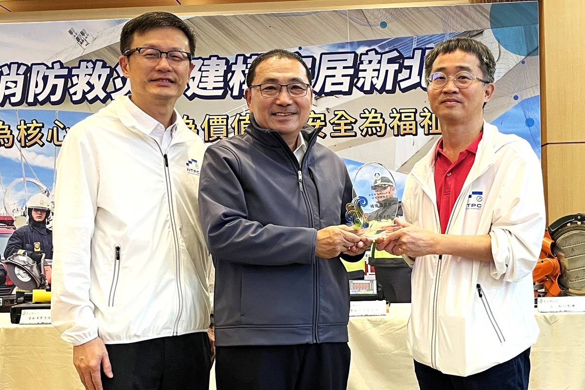 新北市府獲教育部家庭教育績優獎，侯友宜肯定深耕二十年成果