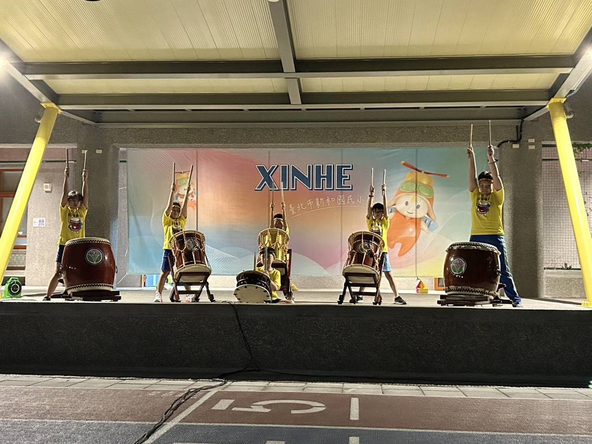 學生的太鼓表演為「星空電影院」活動揭開序幕