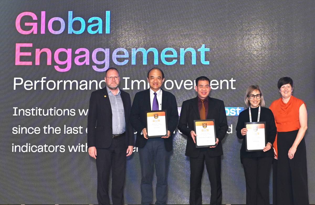 元智大學榮獲 QS「國際化績效提升獎」，副校長徐澤志(左二)代表出席領獎。 (元智大學提供)