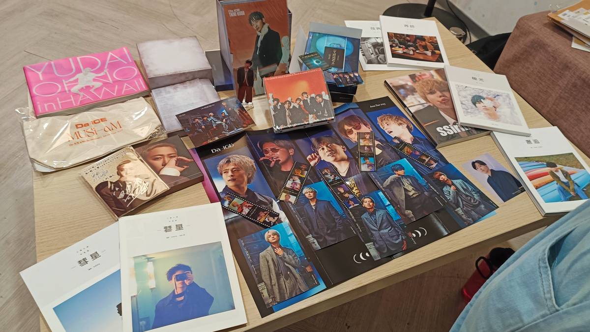 襪子與熟人聚會，打造Da-iCE祭壇