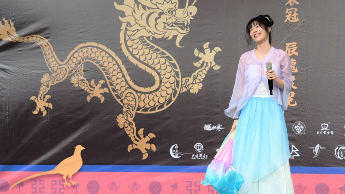 襪子認識Da-iCE後，首次嘗試邊唱邊跳，獲得熱烈迴響