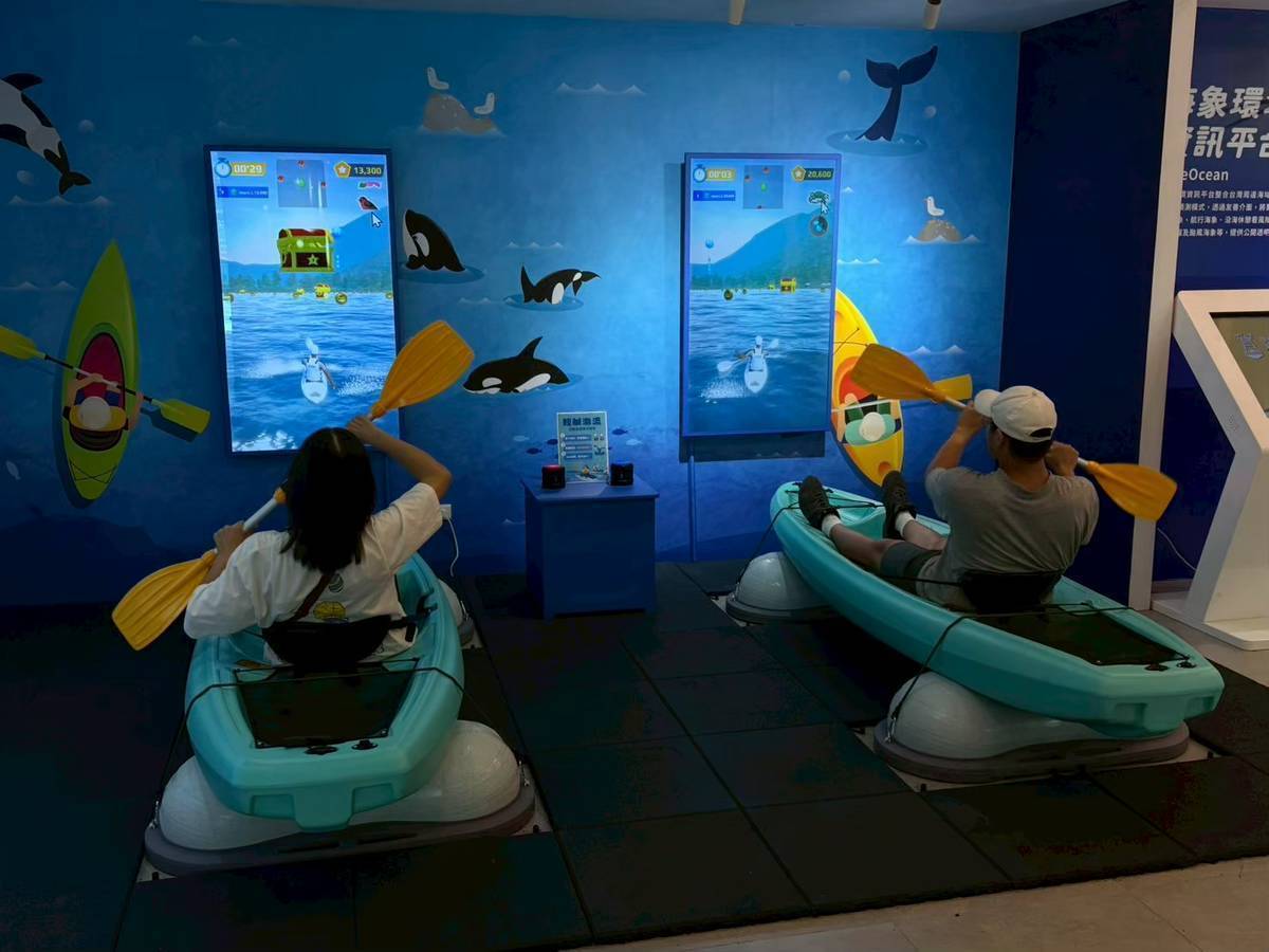 海科館獨木舟冒險互動體驗可親自操控陸上獨木舟、體驗划槳競賽樂趣