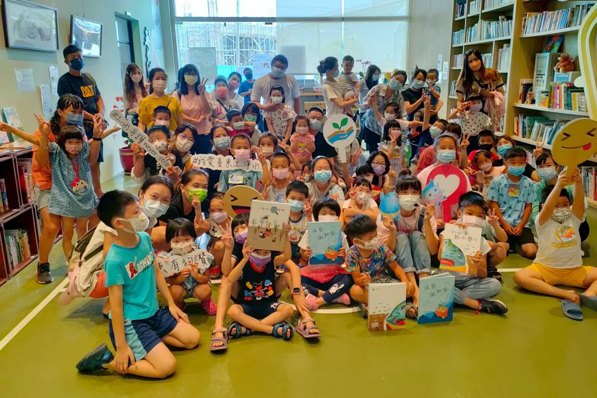 臺東環保局推出環境繪本《小水滴哭什麼？》，鼓勵小朋友從小養成珍惜水資源習慣。
