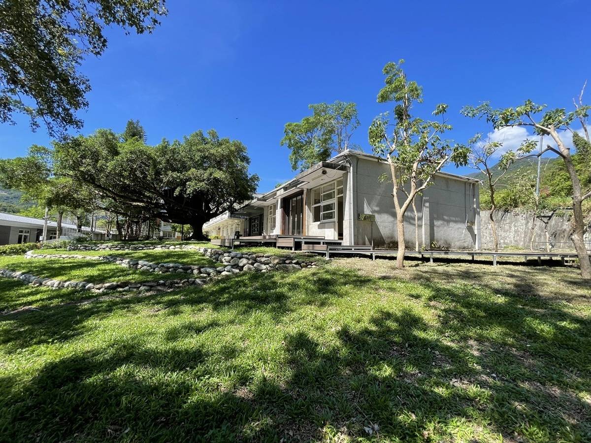 臺東縣桃源國中：荒廢草坡蛻變為一座大地階梯教室