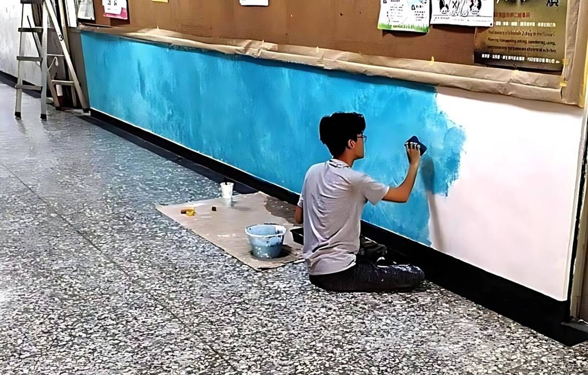 漆作職訓的牆板塗裝練習，讓小佳找到屬於自己的價值與方向。