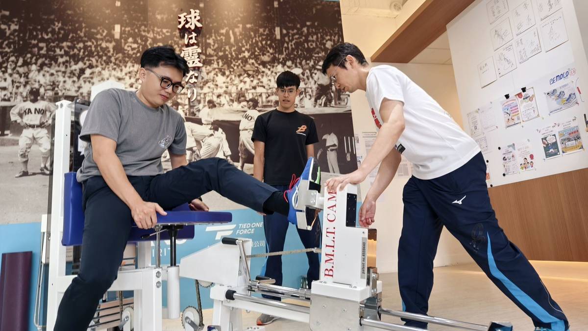 （左）嘉義大林慈濟醫院運醫中心主任陳韋任醫學博士初動負荷訓練初體驗，（右）日本骨科醫師　東山禮治