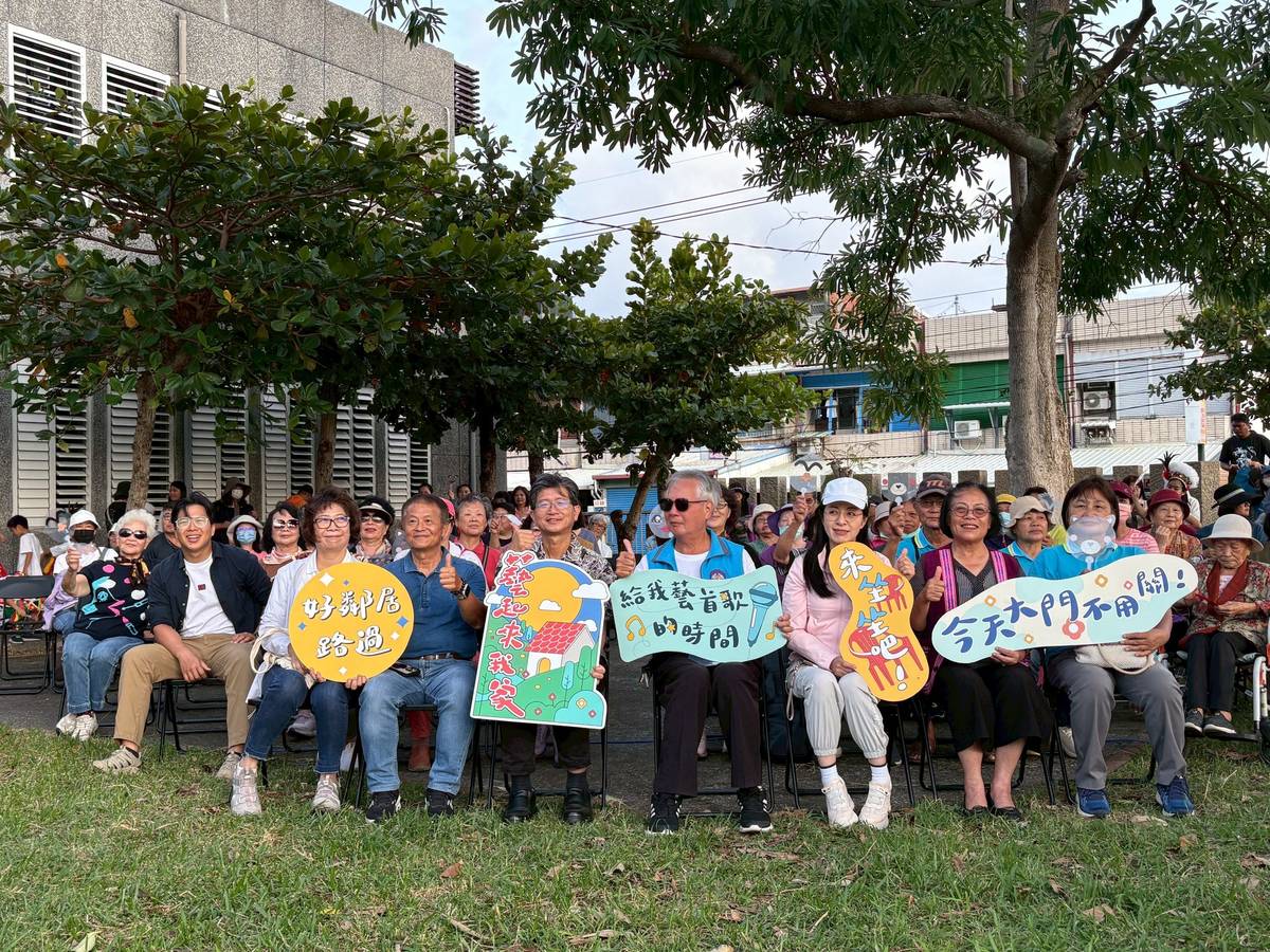 今年藝起來我家最終場，在長濱國小的大樹下舉行。