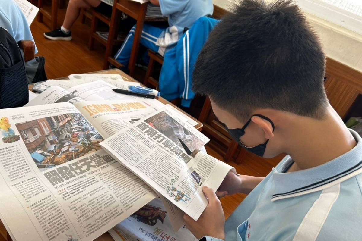 臺北市麗山國中學生藉由報紙構成元素自編報紙完成總結性評量