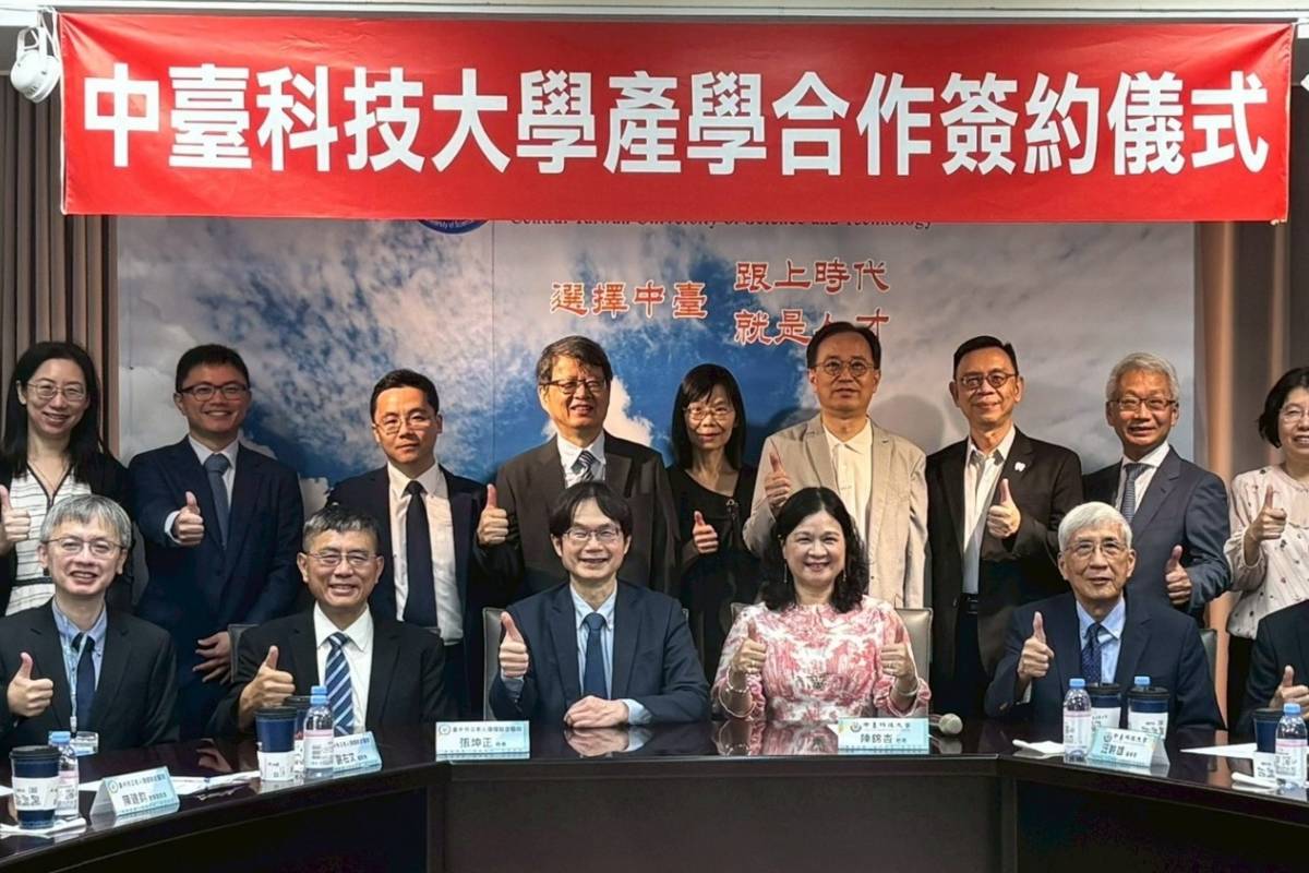 中臺科大與中醫大市醫產學合作簽約儀式合影