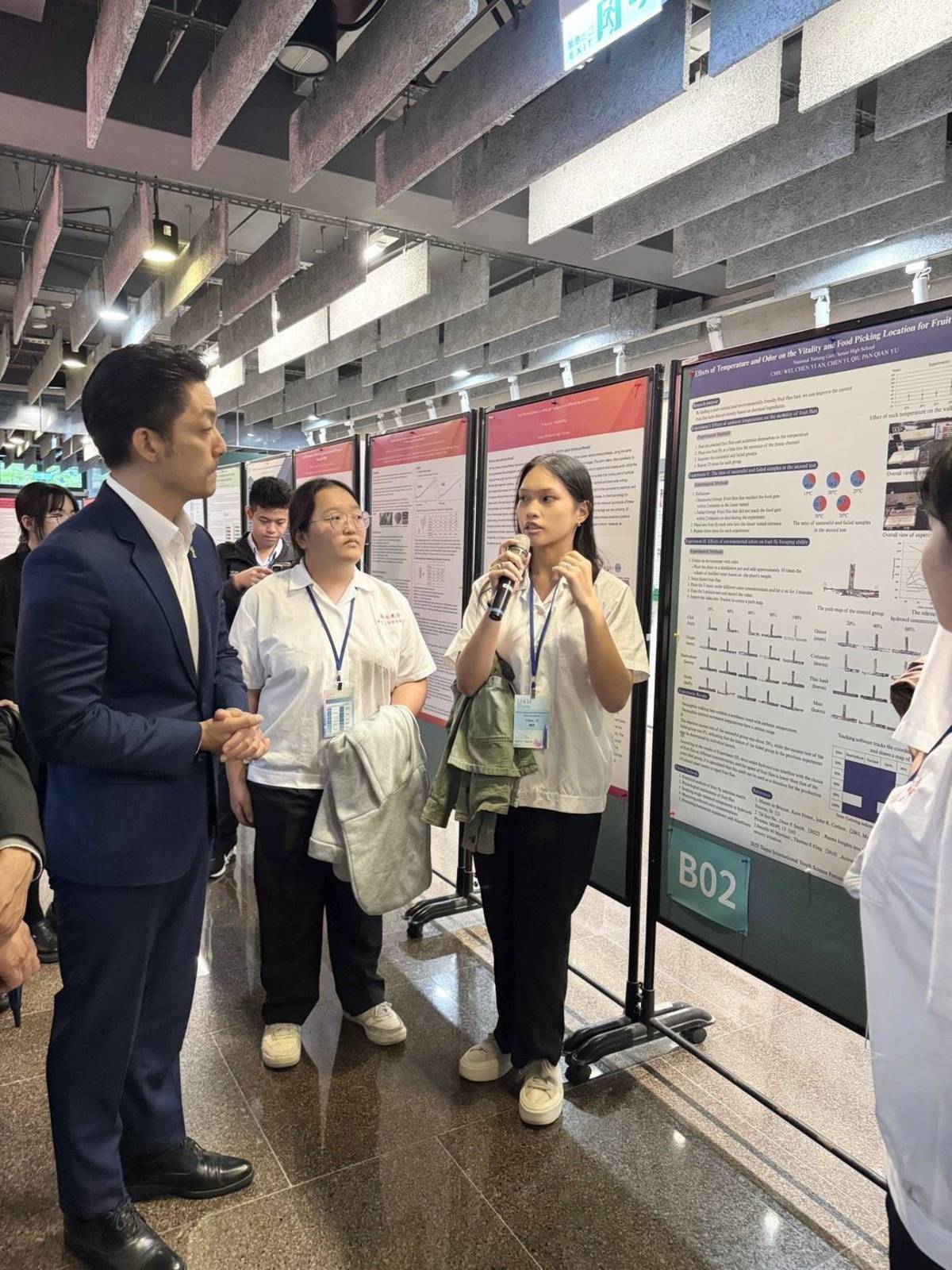 臺東女中學生分享科學研究