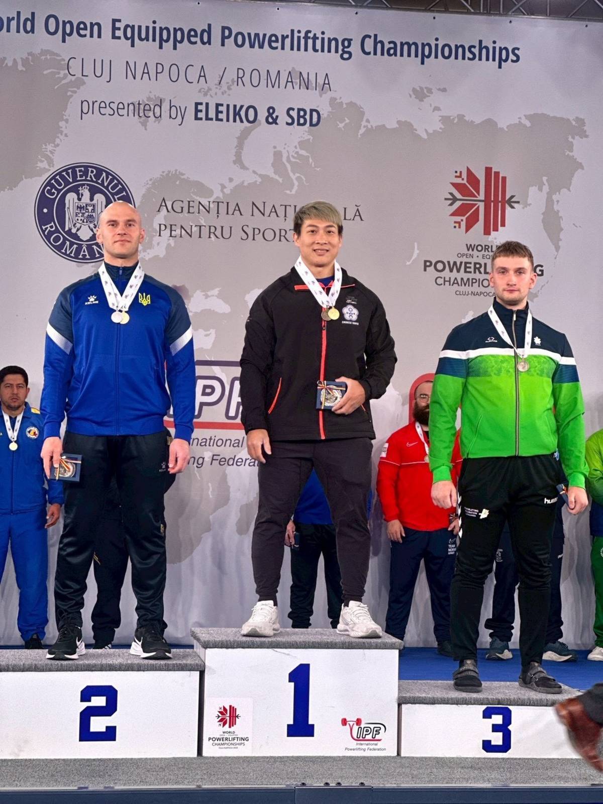 我國選手江凱傑參加2025年世界公開裝備健力錦標賽，獲得男子83公斤級硬舉項目金牌。(運動部提供)