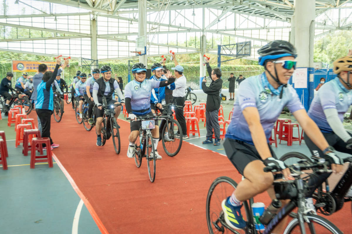 聯合大學校友總會「環臺接力騎行」活動出發