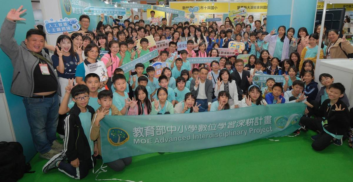 114年中小學數位深耕成果展大合照