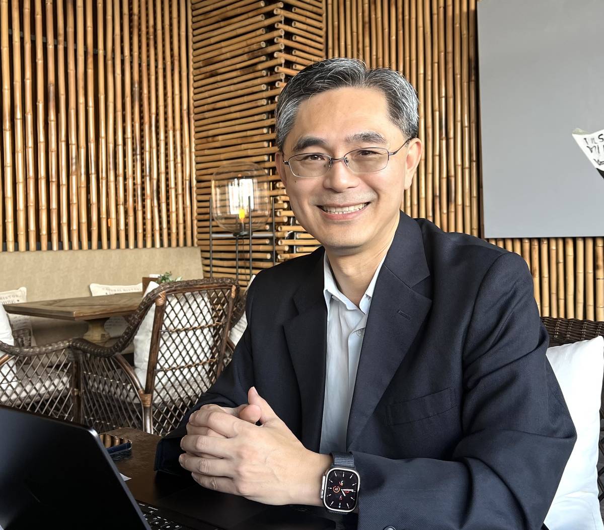 張耀中教授開心的表示，獲獎不僅是個人的榮耀，更是臺東大學對地方的承諾─讓教育沒有距離。他同時強調，自己的使命就是讓臺東的子弟越來越好，越來越發光發熱。