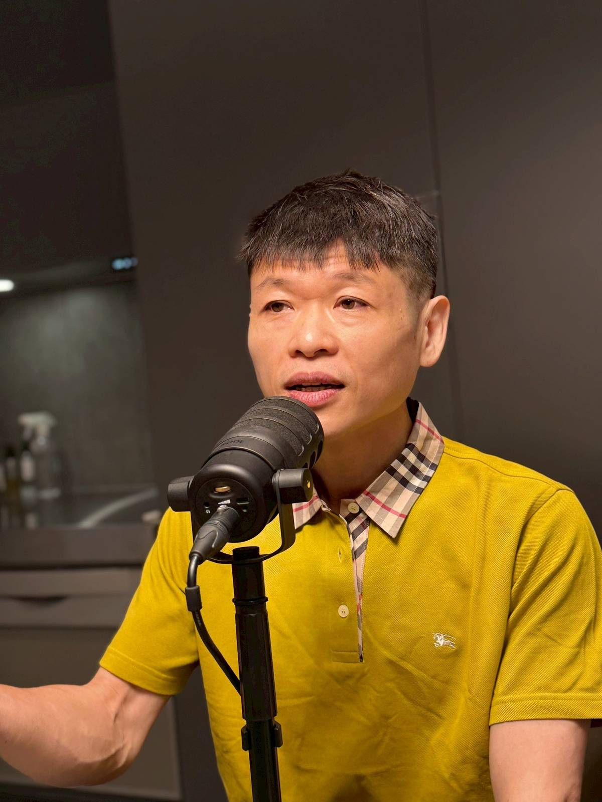 前補教數學名師 賴億老師，曾因長期忙碌與飲食習慣不良，導致三高紅字纏身，醫生甚至建議開慢性處方箋。

