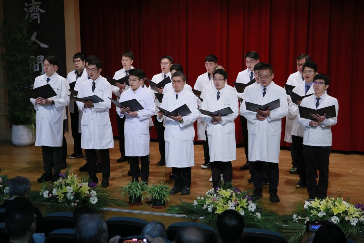 醫師們感謝無語良師們