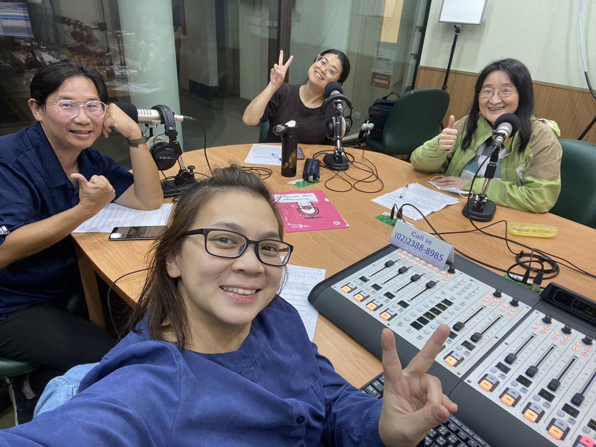 幸福聯合國主持群振南、麗蘭、萬利與秀蓮（從左起）