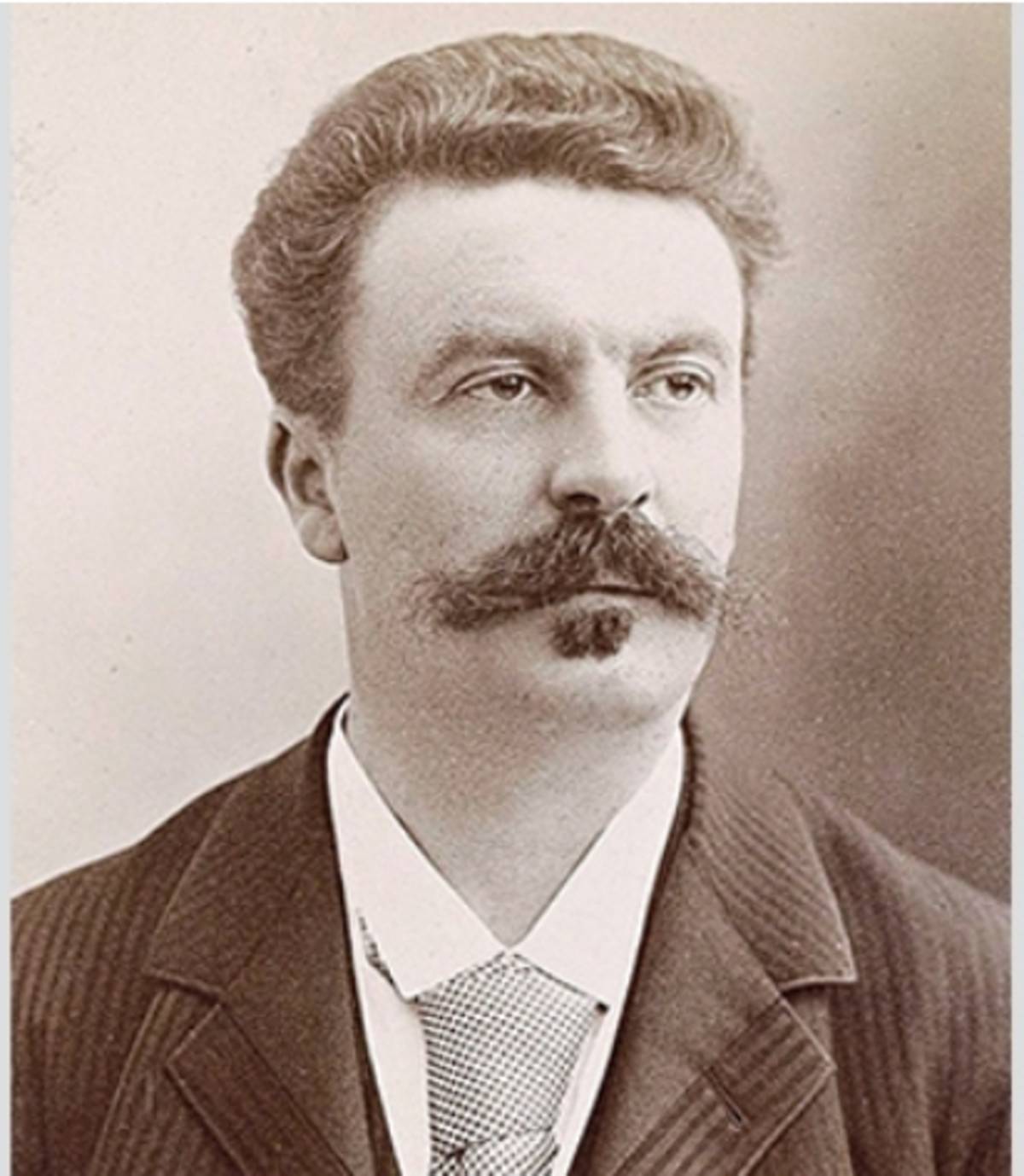 莫泊桑（Henry René Albert Guy de Maupassant），1850—1893，19世紀法國小說家、作家，被譽為「短篇小說之王」。