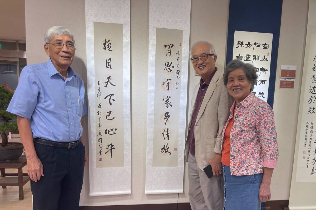 中臺科大汪幹雄董事長(左)與黃正文前校長及賢伉儷合影