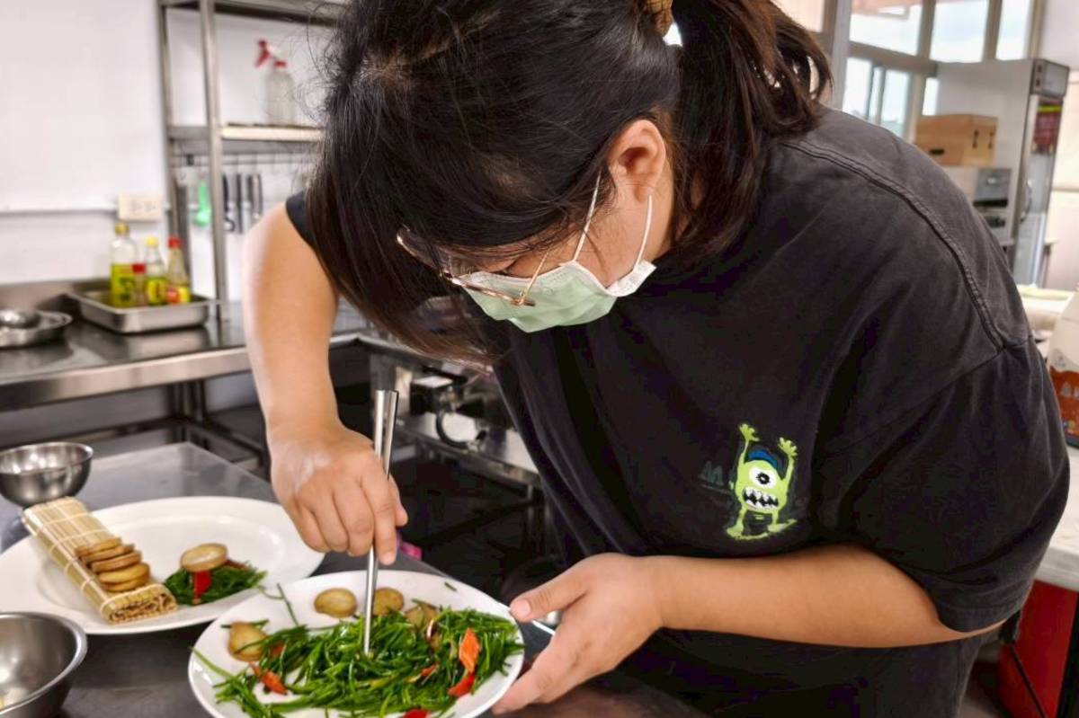 (展望會提供)家長備餐中