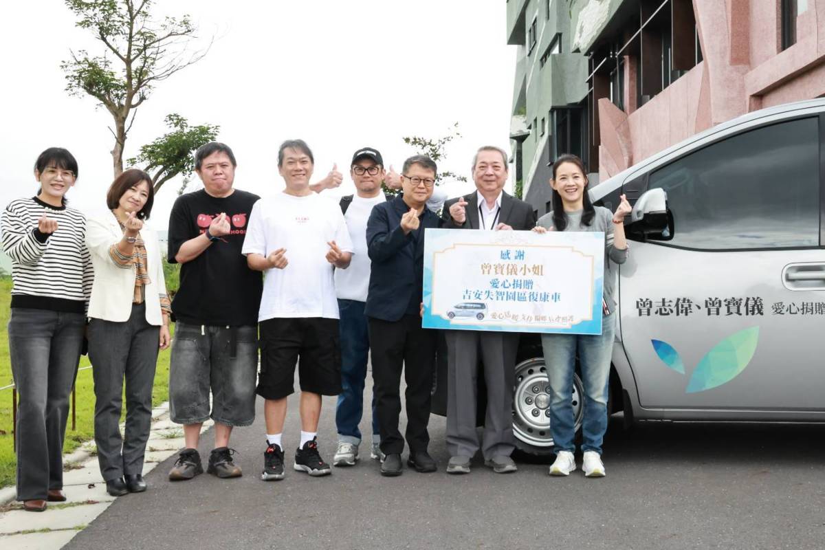 門諾醫院提供贈車合影