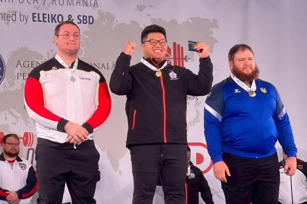 2025年世界公開裝備健力錦標賽，我國選手巫翊俅獲得男子120+公斤級硬舉項目金牌。(運動部提供)