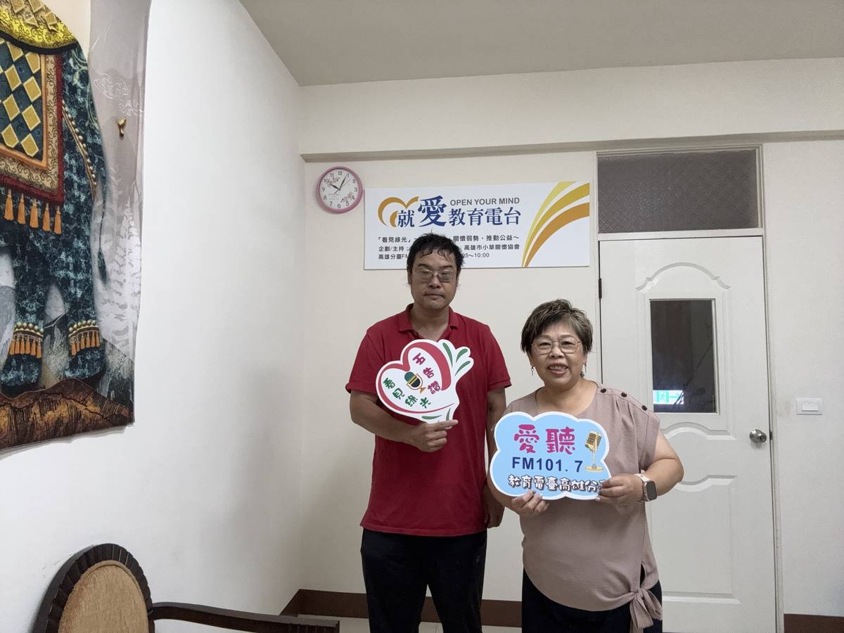 橋頭法扶謝以涵律師(左)