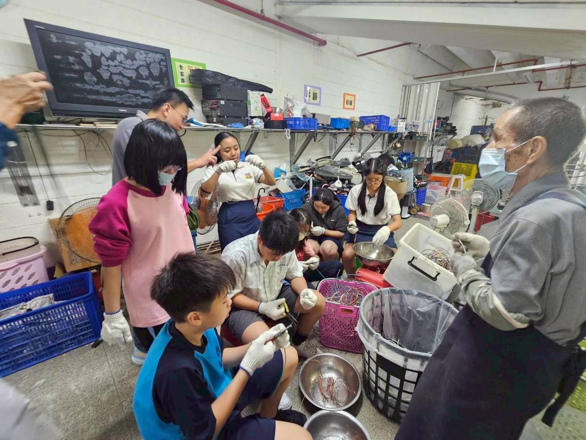 新加坡學子體驗資源回收