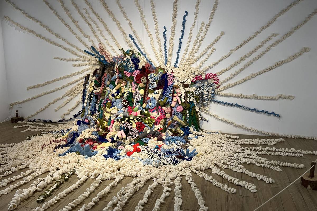 國立臺灣史前文化博物館卑南遺址公園推出全新特展《美式人生：阿美族的山海環境與文化知識》，其中的「海海人生」作品。