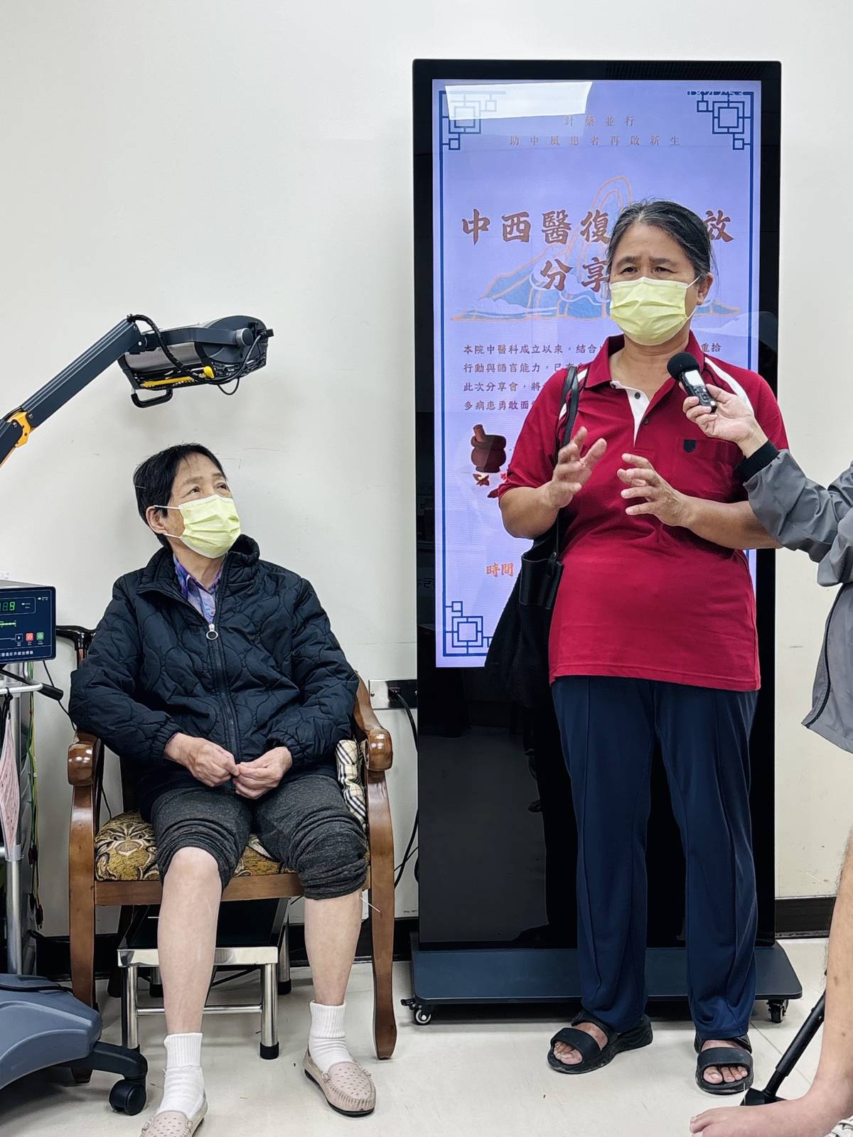 陳奶奶是位失智患者，女兒說，現在最大的進步就是可以跟媽媽溝通且晚上睡得好