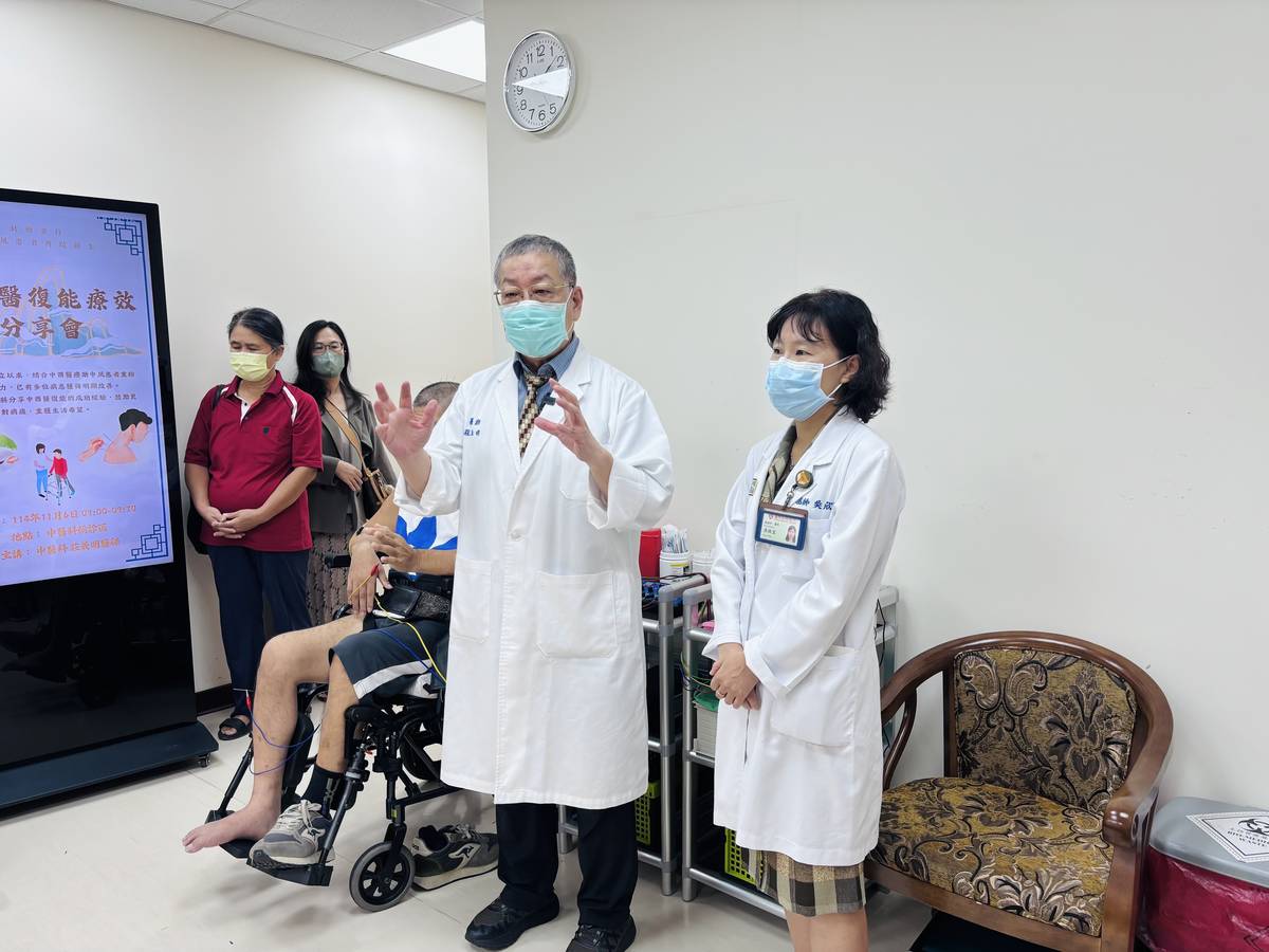 中醫科醫師莊義明(左)、復健科吳欣宜醫師