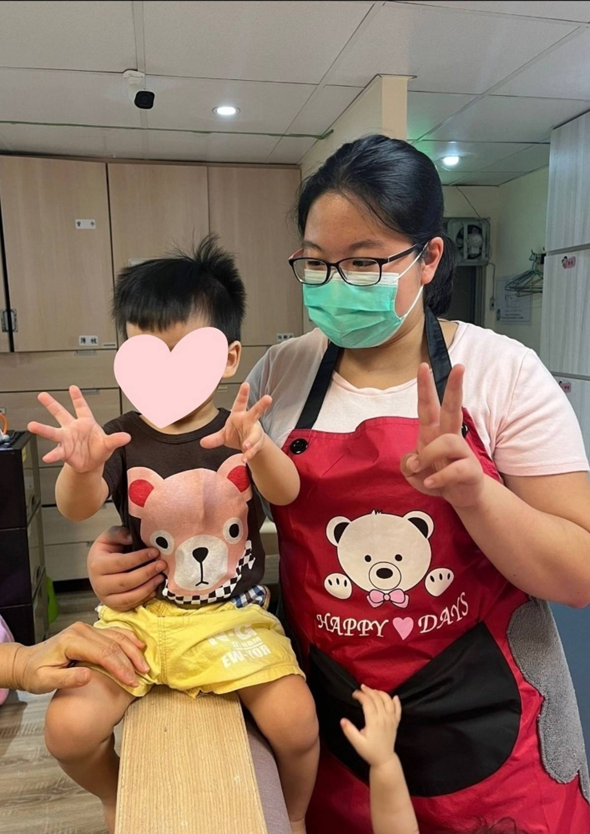 黃新雅以「從被愛中重生的人，也能成為傳遞愛的力量」為題投入服務，獲得個人組金獎

