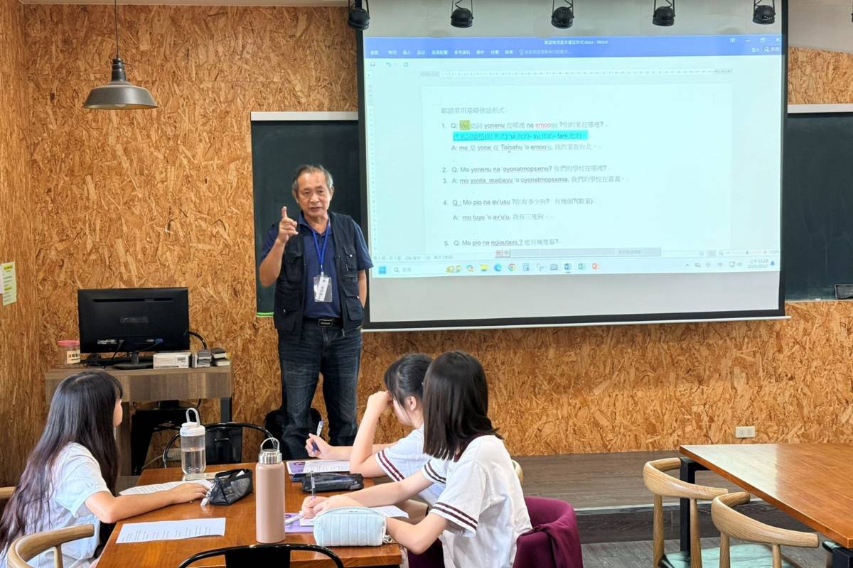 嘉義女中語言薪傳獎得主摩奧．悟吉納老師的鄒族語基礎會話