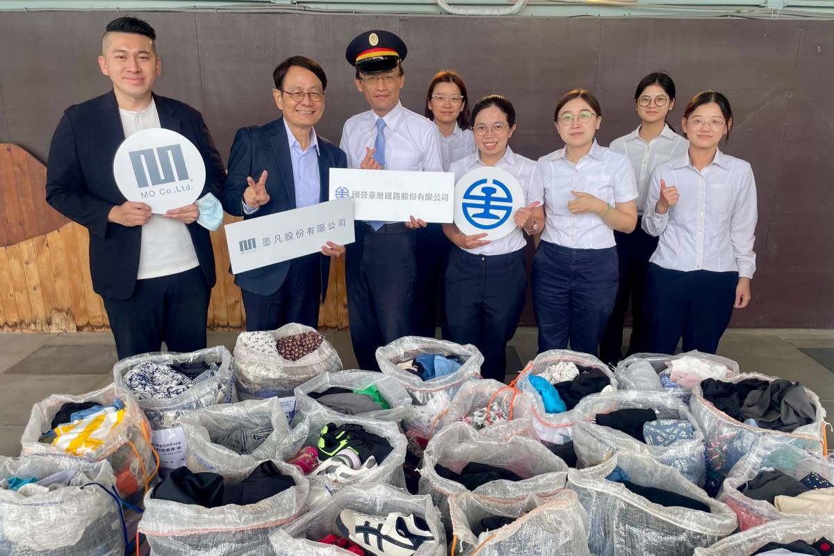 為呼應永續與公益精神，臺鐵臺東車站與墨凡股份有限公司共同舉辦「舊鞋救命小型募集點」公益活動，共募集20個募集袋。