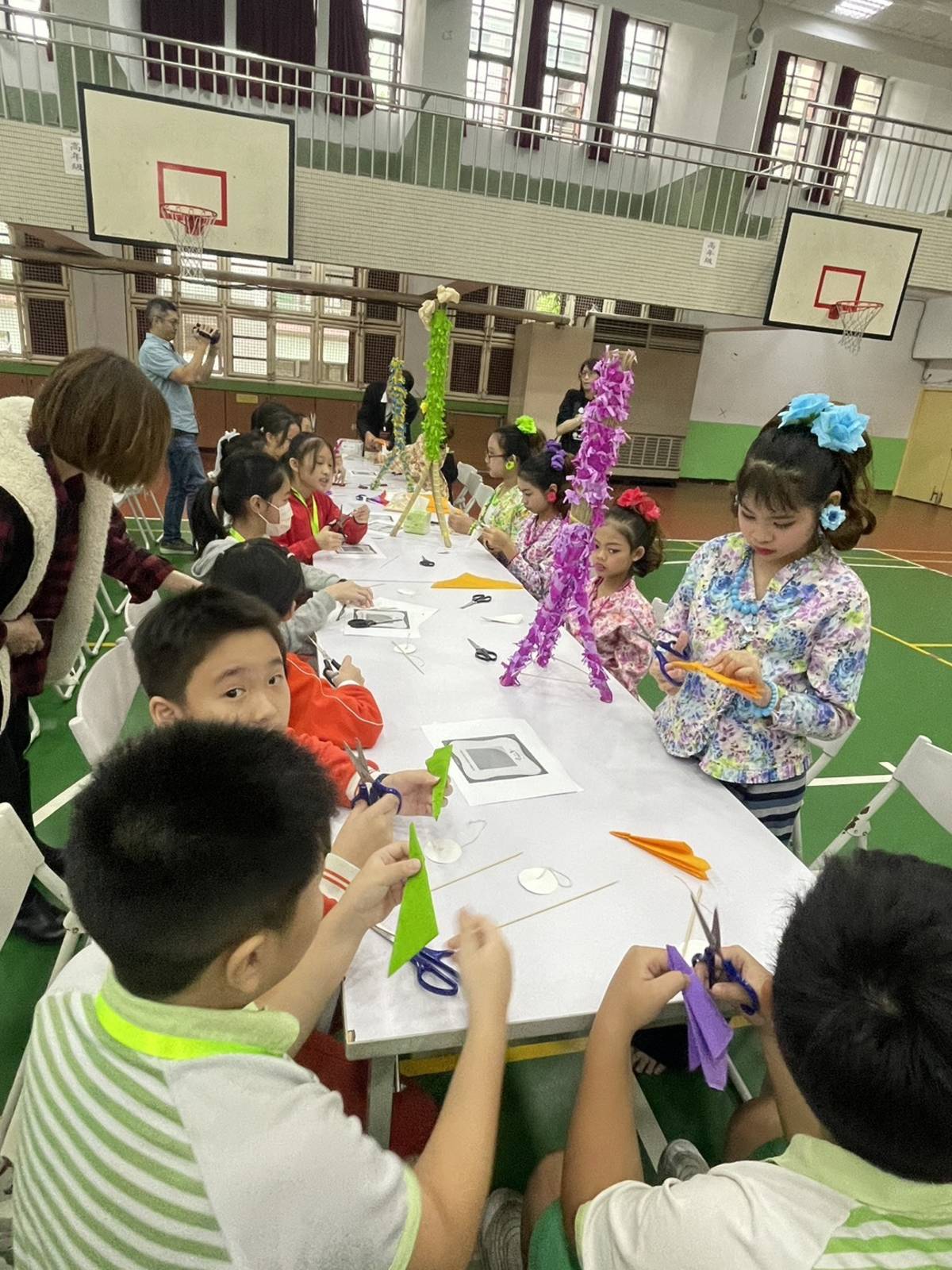 東湖學生體驗泰國的蘭納剪紙