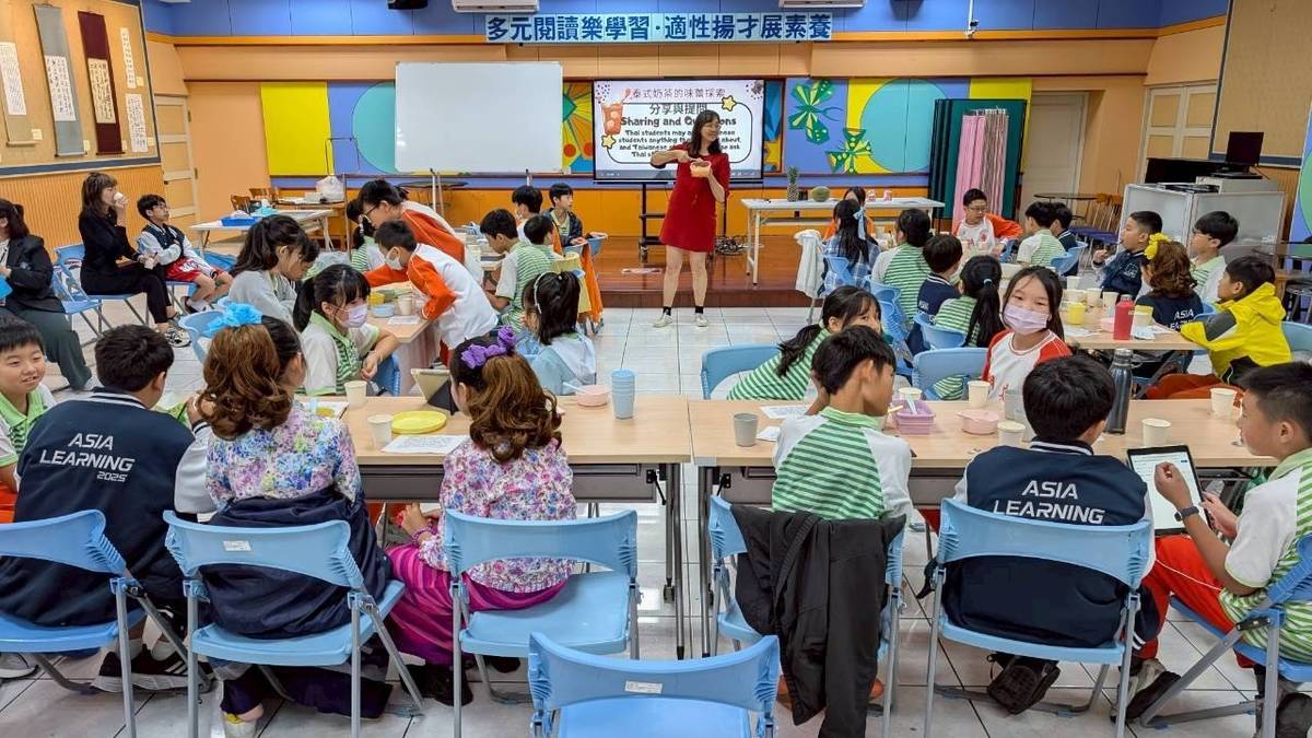 泰國清邁大學附屬實驗小學師生參訪東湖國小，兩校學生共學交流