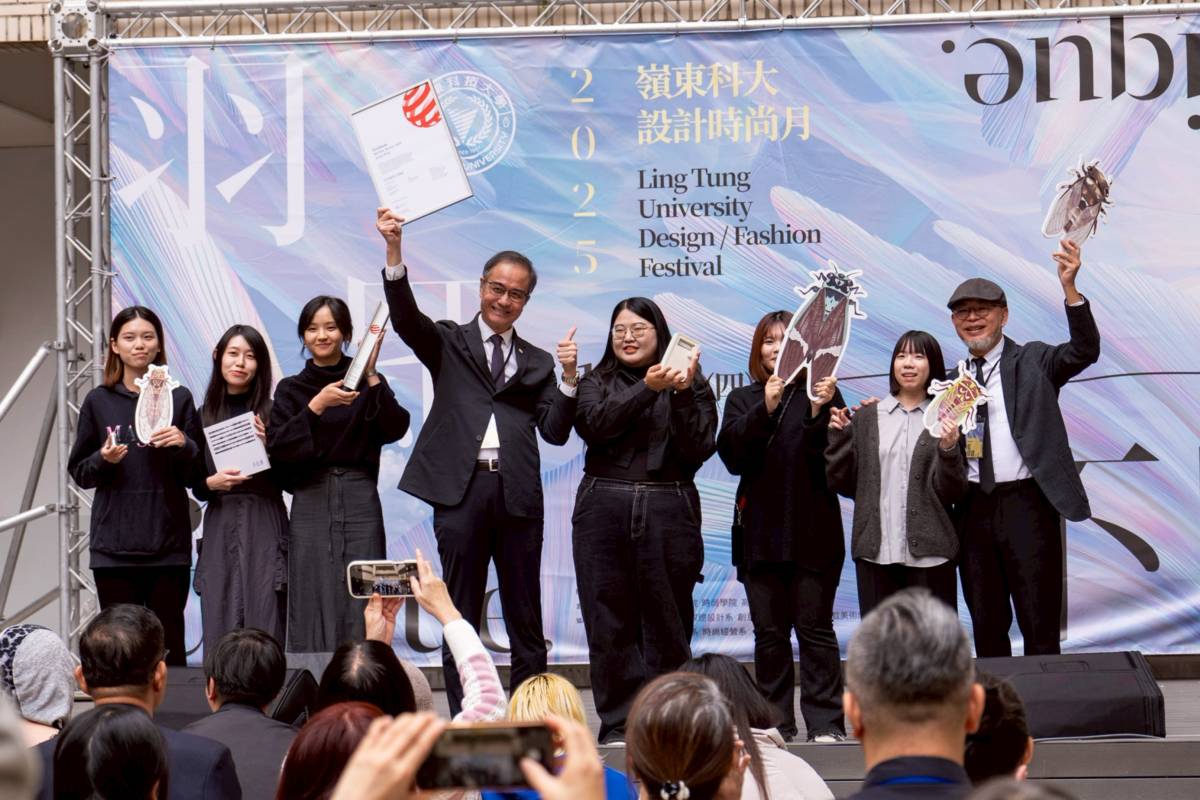 視傳系學生作品「青吱調」榮獲德國紅點全球唯一新銳設計獎及TISDC金獎，特別將榮耀獻獎給學校.