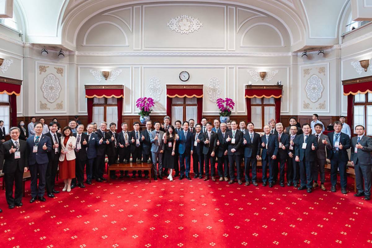 總統肯定基層診所第一線守護國人健康 盼打造健康台灣