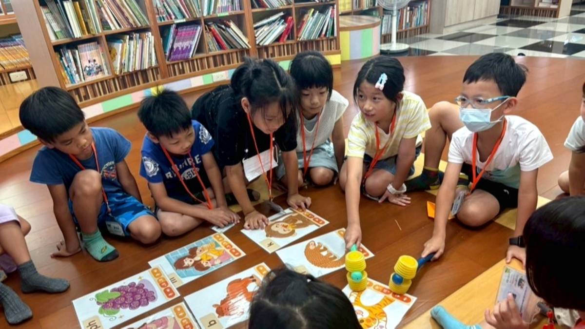 新北市中正國小教學團隊以沉浸式教學為起點，設計相關教學活動，落實校內扎根